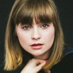 Лола Петтикрю