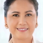 ปวีณา ชารีฟสกุล