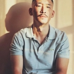何教授